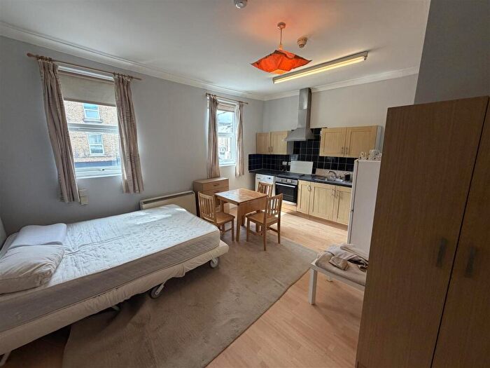 Studio To Rent In Chatsworth Rd, Clapton, E5