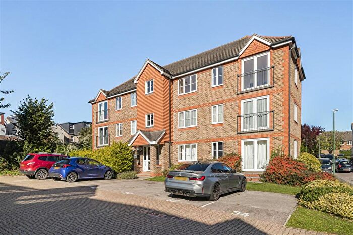 2 Bedroom Apartment For Sale In Sevenoaks Close, Sutton, SM2