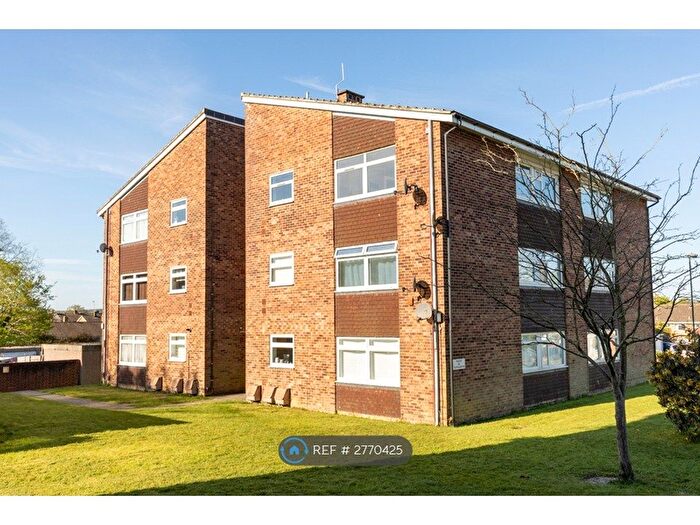 2 Bedroom Flat To Rent In Gossops Green, Crawley, RH11
