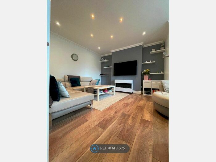 4 Bedroom Terraced House To Rent In Chillingham Road, Newcastle Upon Tyne, NE6