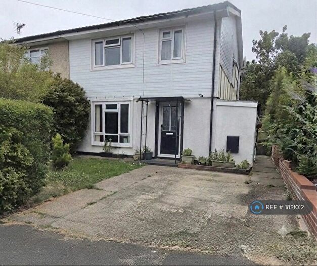 3 Bedroom Semi-Detached House To Rent In Wentworth Road, Rugby, CV22