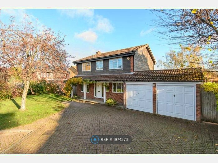 4 Bedroom Detached House To Rent In Harlands Grove, Orpington, BR6