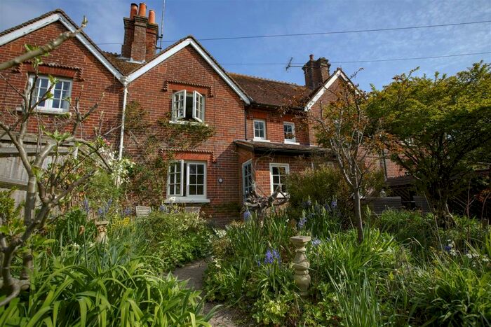 2 Bedroom Cottage To Rent In High Street, West Meon, Petersfield, GU32