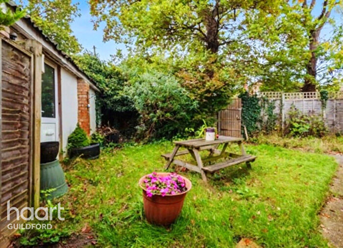 2 Bedroom Maisonette For Sale In Beckingham Road, Guildford, GU2