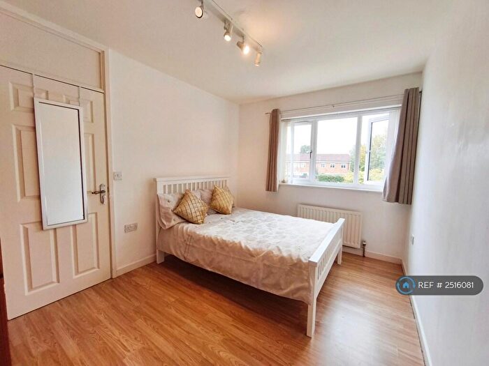 2 Bedroom End Of Terrace House To Rent In Troutbeck Avenue, Manchester, M4