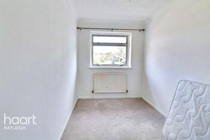 3 Bedroom Semi-Detached House To Rent In Linden Road, Essex, SS7