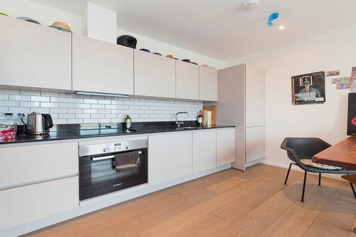 3 Bedroom Flat To Rent In Lansdowne Road, London, W11
