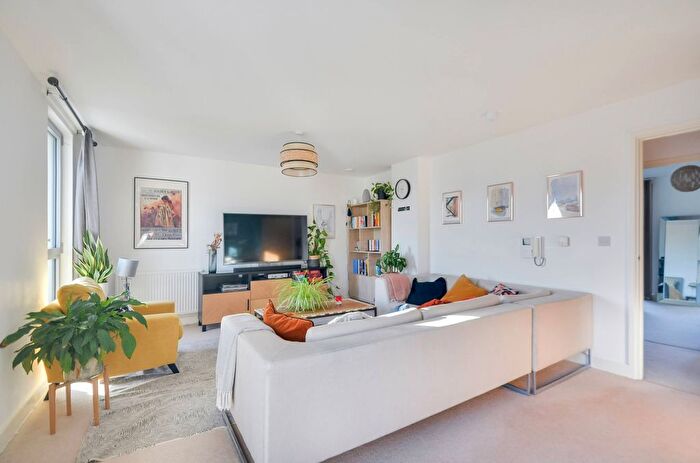 2 Bedroom Flat For Sale In Bramwell Way, London, E16