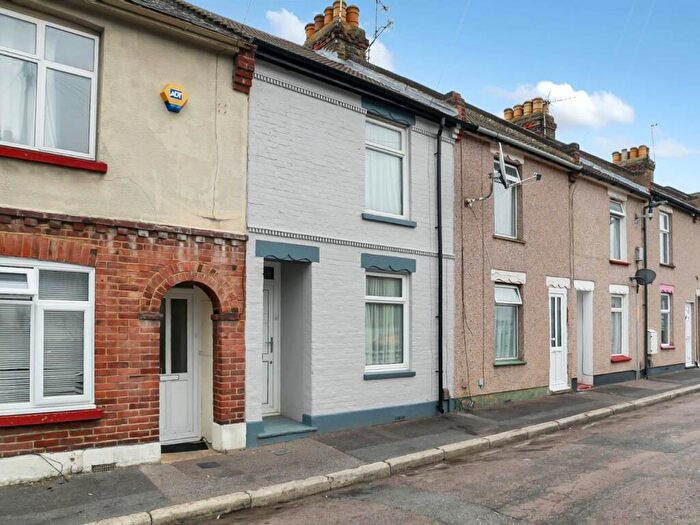 3 Bedroom House To Rent In Albert Road, Chatham, Kent, ME4
