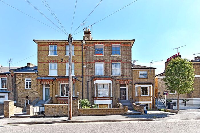 1 Bedroom Flat To Rent In Brookfield Road, Hackney, E9