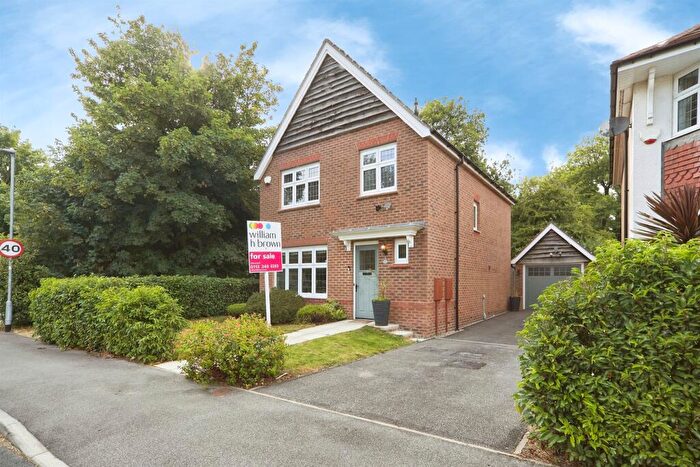 3 Bedroom Detached House For Sale In Blackthorn Avenue, Leeds, LS14