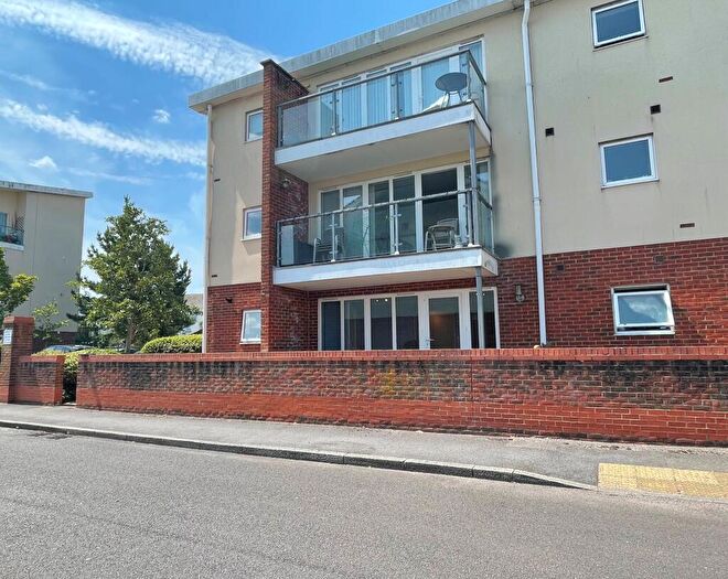 2 Bedroom Apartment For Sale In Selman Close, Hythe, SO45