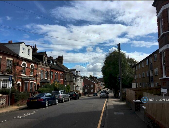 3 Bedroom Terraced House To Rent In Stockwood Crescent, Luton, LU1