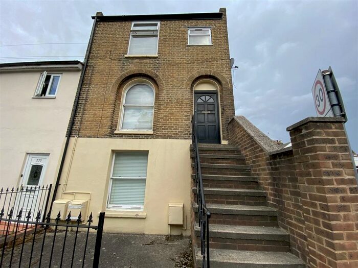 1 Bedroom Flat To Rent In Parrock Street, Gravesend, DA12