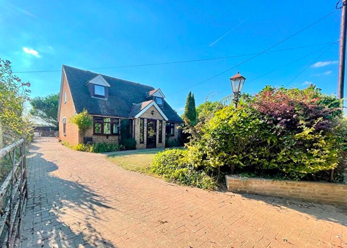 3 Bedroom Detached House For Sale In Brakefield Road, Gravesend, DA13