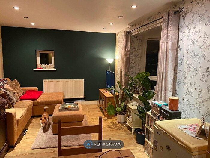 2 Bedroom Flat To Rent In The Lawn, Harlow, CM20