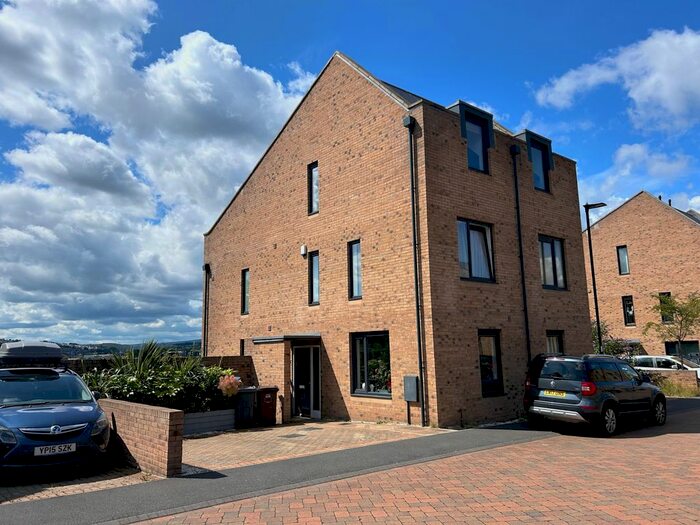 3 Bedroom Town House To Rent In Castle Croft Drive, Norfolk Park, Sheffield, S2