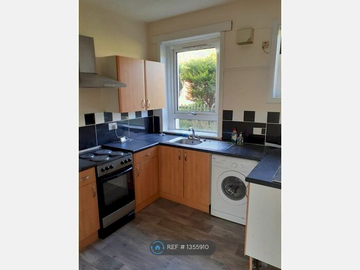 3 Bedroom Flat To Rent In Constarry Road, Kilsyth, Glasgow, G65