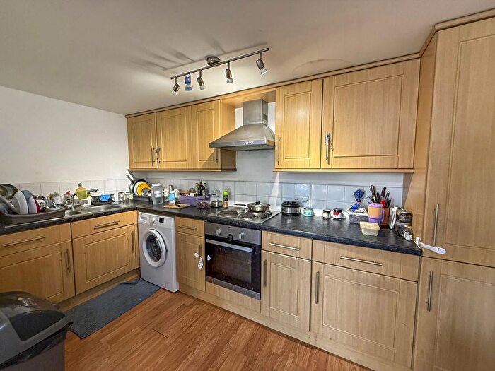 2 Bedroom Flat To Rent In Scarrington Road, Nottingham, West Bridgford, NG2