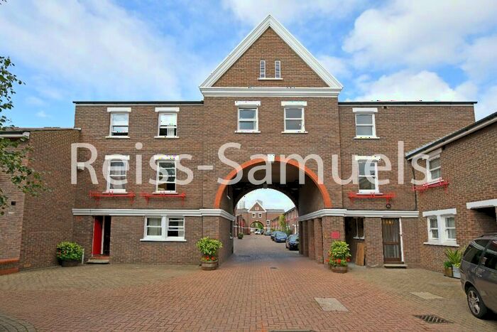 6 Bedroom Town House To Rent In Lockesfield Place, London, E14