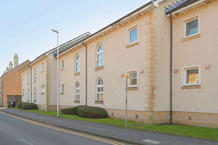 2 Bedroom Flat For Sale In Claycrofts Place, Stirling, FK7
