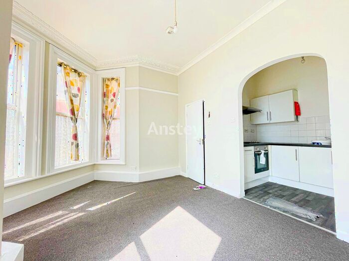 1 Bedroom Flat To Rent In Cobden Avenue, Southampton, SO18