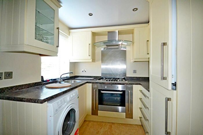 1 Bedroom Flat To Rent In Station Road, Netley Abbey, Southampton, SO31