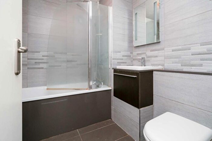 1 Bedroom Flat To Rent In Pages Hill, London, N10