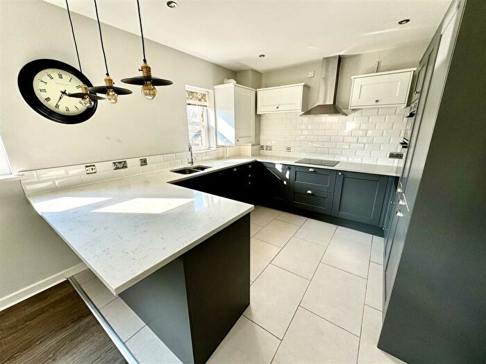 3 Bedroom Penthouse To Rent In Hillfoot Court, Sheffield, S17