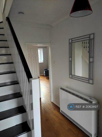 2 Bedroom Flat To Rent In Acorn Walk, London, SE16