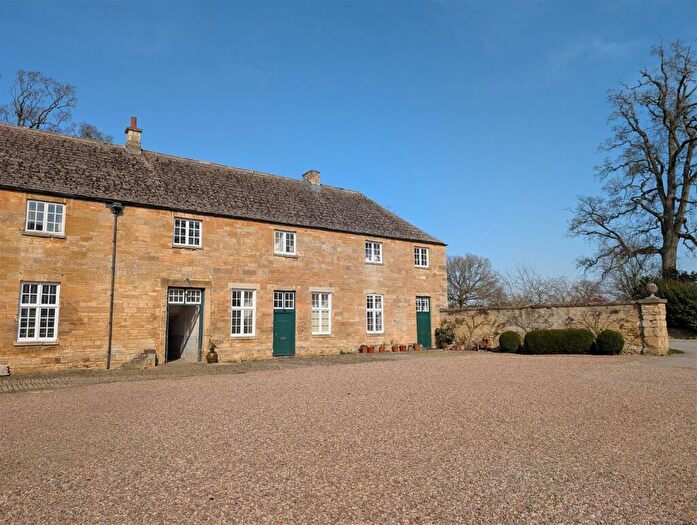 1 Bedroom Apartment To Rent In Kirtlington Park, Kirtlington, OX5