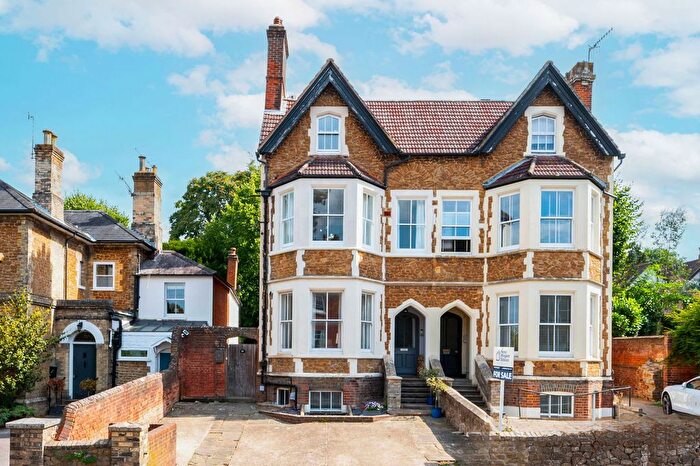 2 Bedroom Maisonette For Sale In Waterden Road, Guildford, GU1