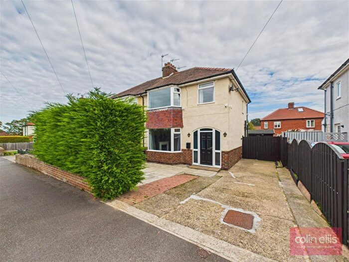 3 Bedroom Semi-detached House For Sale In Greylands Park Road, Scarborough, YO12