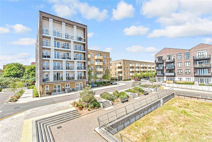 2 Bedroom Flat For Sale In Corys Road, Rochester, Kent, ME1
