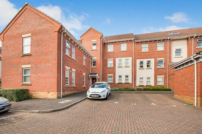 1 Bedroom Flat To Rent In Mary Court, Chatham, Kent, ME4