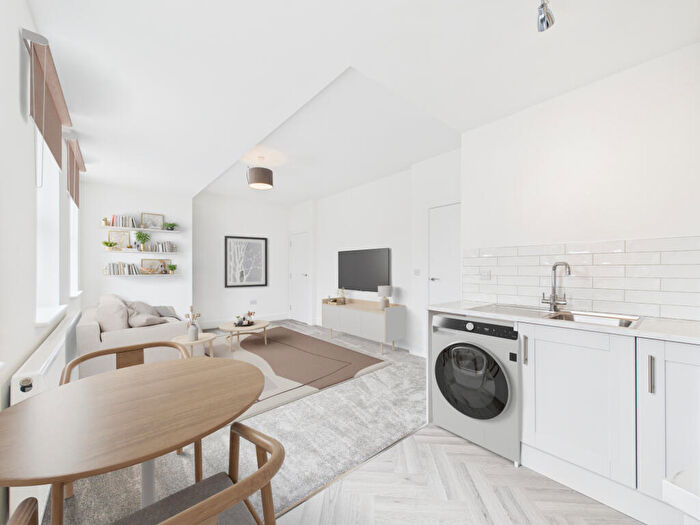 2 Bedroom Flat To Rent In College Road, Bromley, Kent, BR1