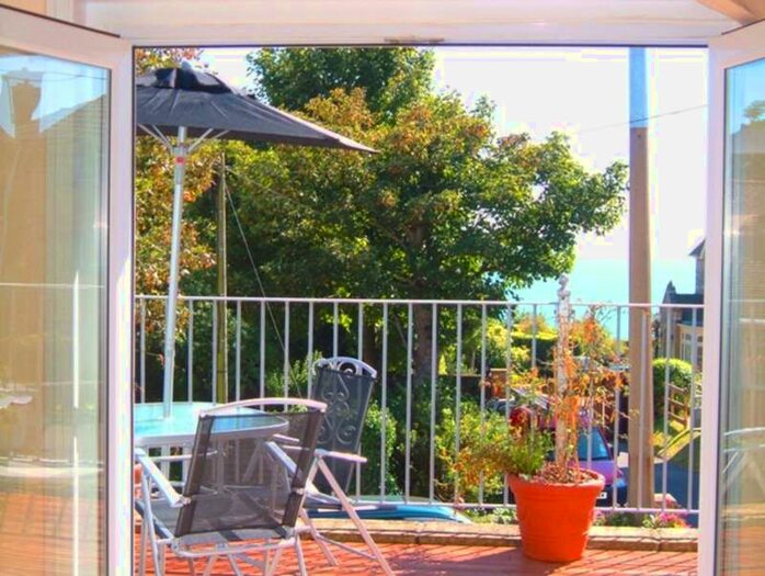 2 Bedroom Flat To Rent In Beachfield Road, Sandown, PO36