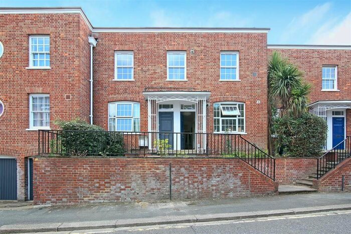 2 Bedroom Maisonette To Rent In Champion Grove, London SE5