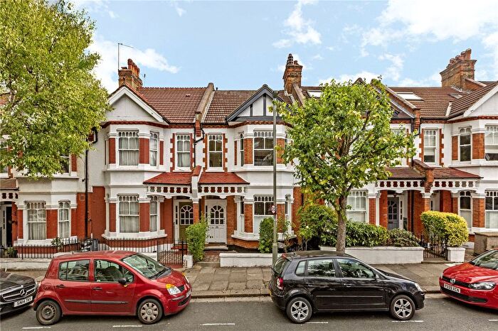 3 Bedroom Flat To Rent In Bowood Road, London, SW11
