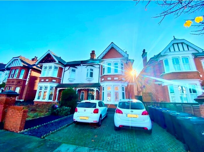 1 Bedroom Flat To Rent In Oakley Avenue, London, W5