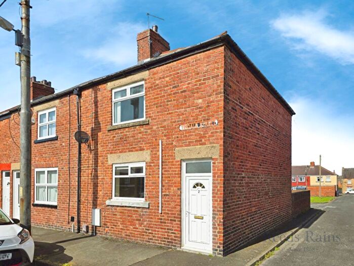3 Bedroom End Of Terrace House To Rent In Tindale Street, Consett, Durham, DH8