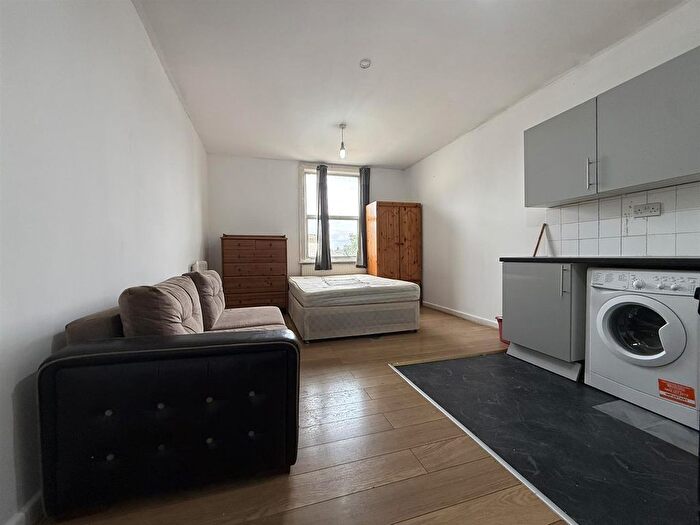 Studio To Rent In Borthwick Mews, London, E15