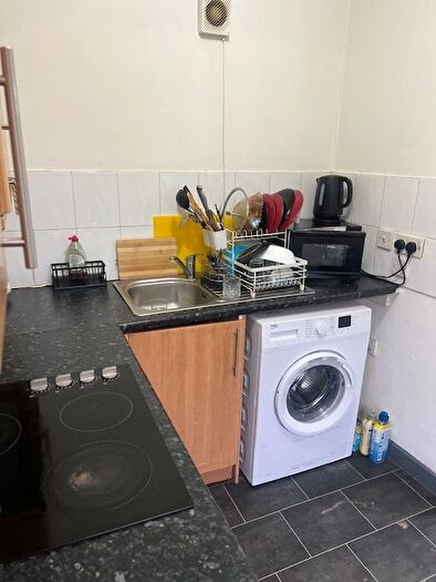 2 Bedroom Flat To Rent In Clifton Street, Cardiff, CF24