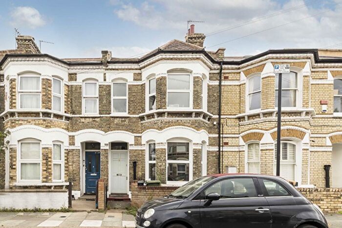 4 Bedroom Property To Rent In Ballater Road, London, SW2
