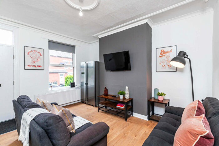 4 Bedroom House To Rent In Beechwood View, Leeds, LS4