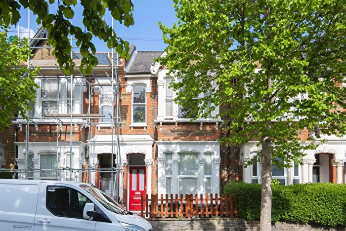 2 Bedroom Apartment To Rent In Cleveland Park Avenue, London, E17