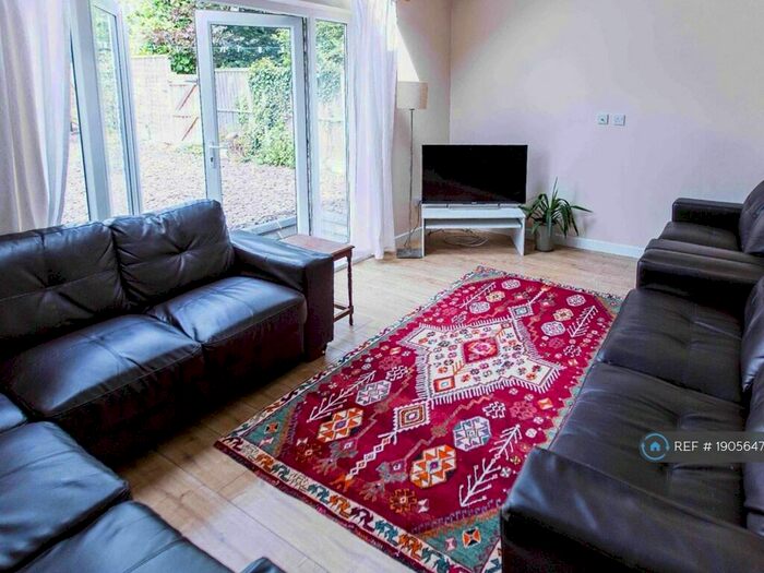 8 Bedroom Detached House To Rent In Queens Road, Leicester, LE2