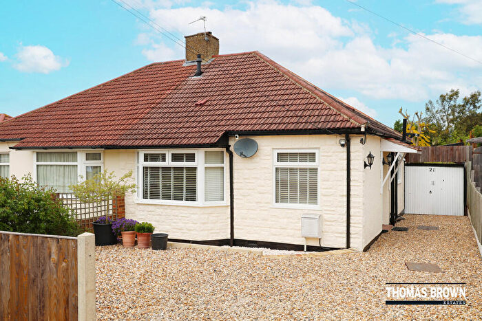 2 Bedroom Semi-Detached Bungalow For Sale In Edmunds Avenue, Orpington, BR5