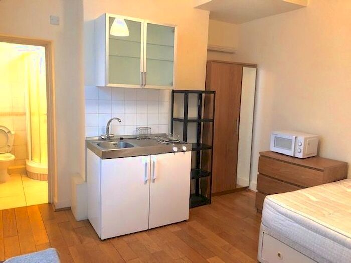Studio To Rent In Queens Road, Hendon, London, NW4