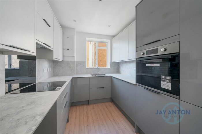 3 Bedroom Flat To Rent In Kings Road, London, SW10